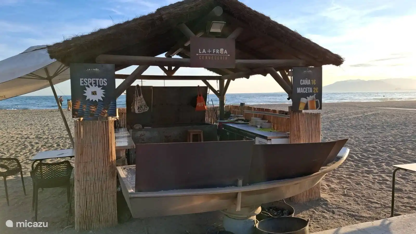 Beroemde strandbarbecues met sardientjes