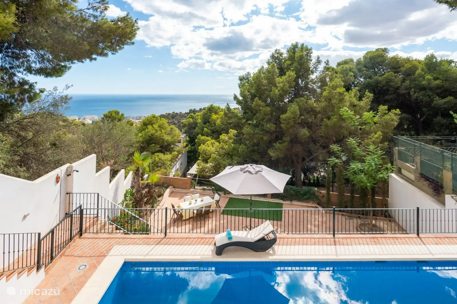 Groot privé dakterras met uitzicht op zee