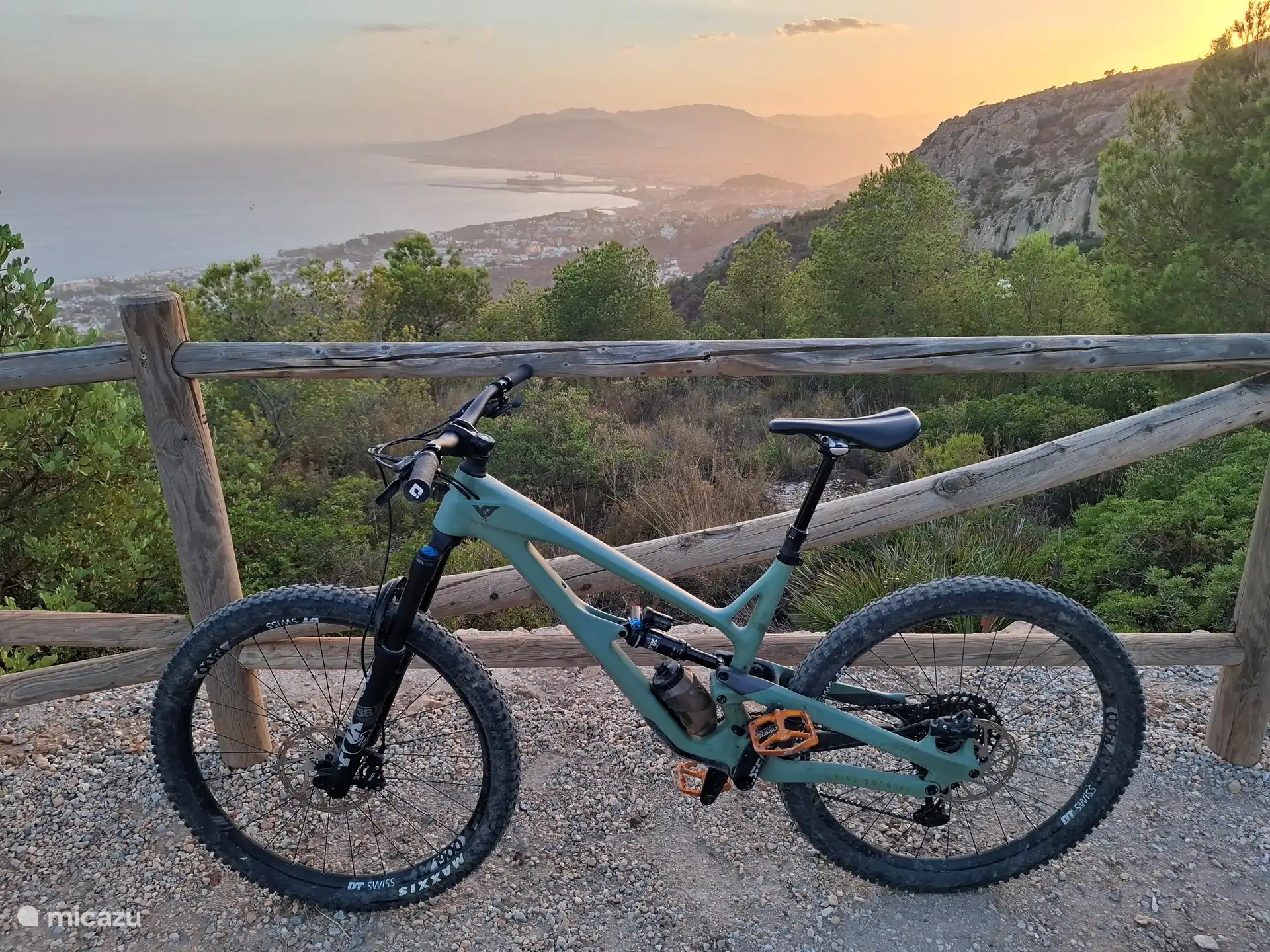 Fantastische wandel- en mountainbikeroutes direct vanuit huis met uitzicht over centrum Málaga