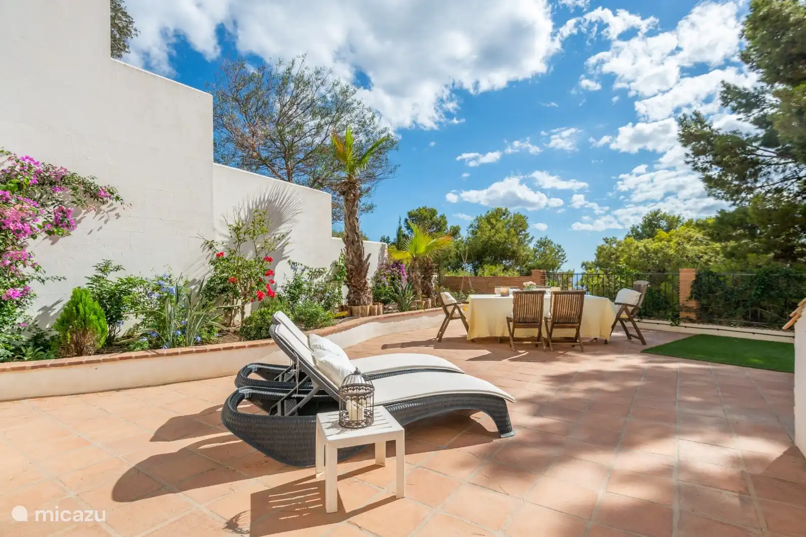 Groot privé dakterras met uitzicht op zee