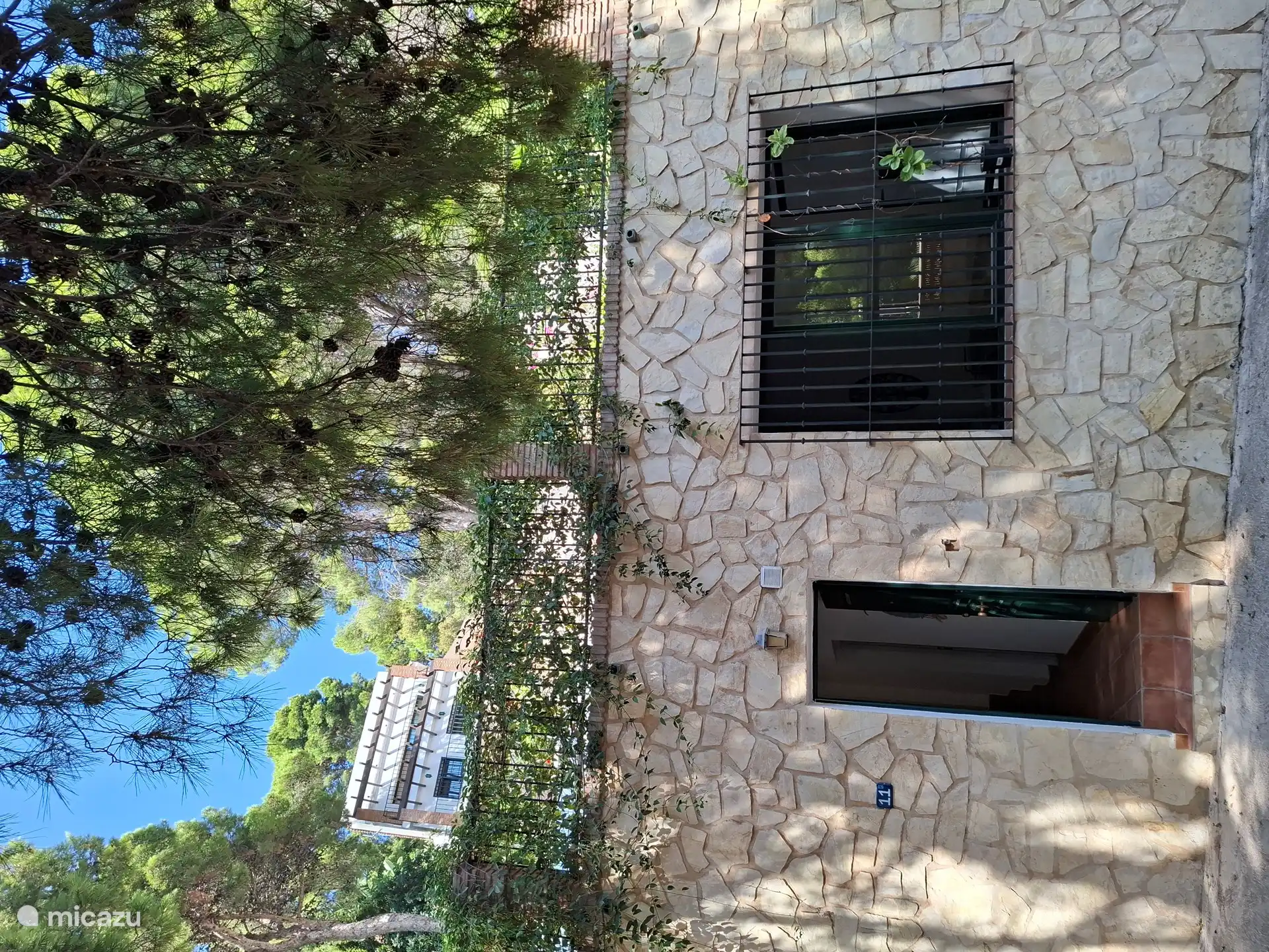 Ingang en keukenraam appartement