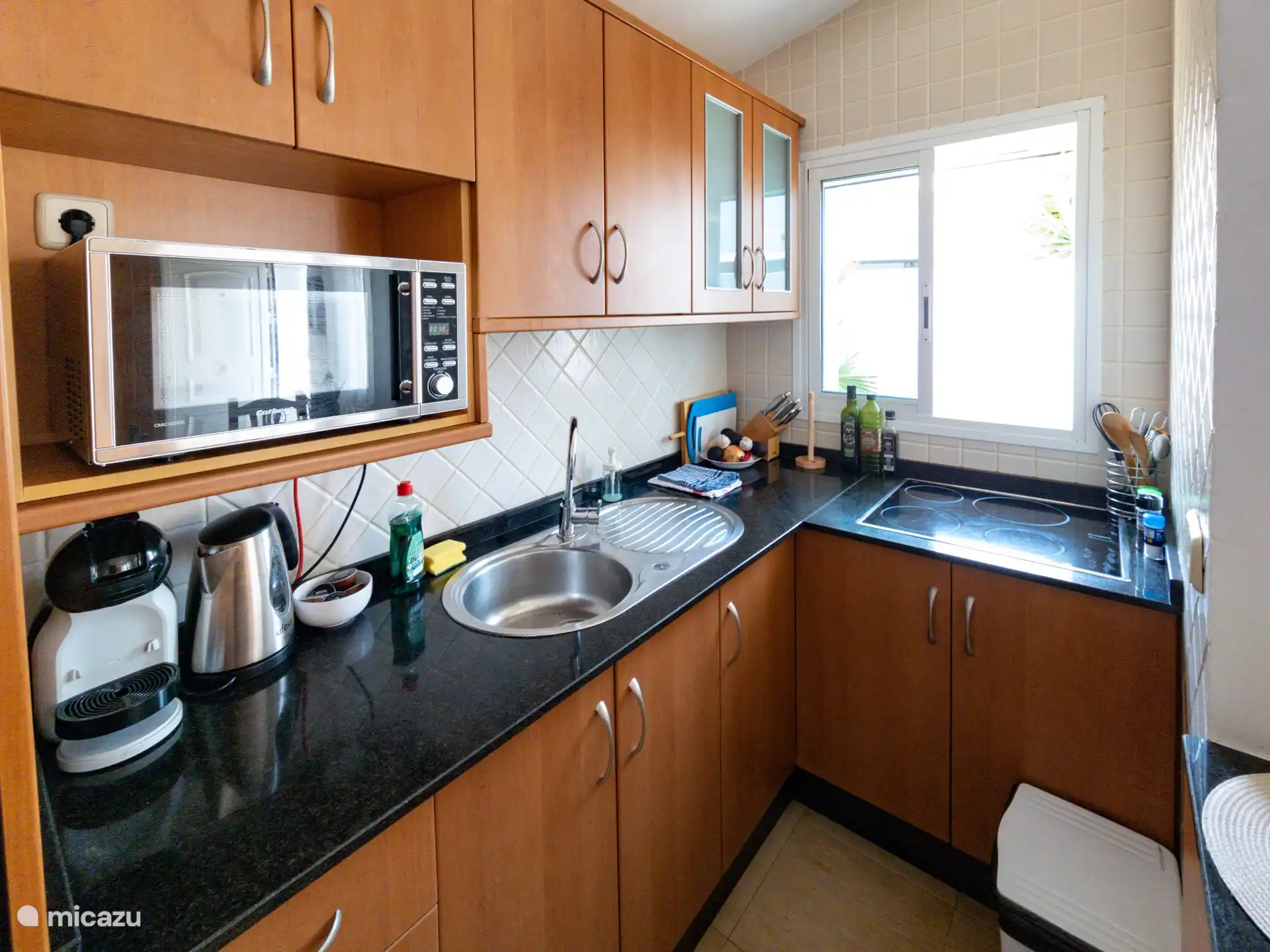 Voll ausgestattete Küche. 