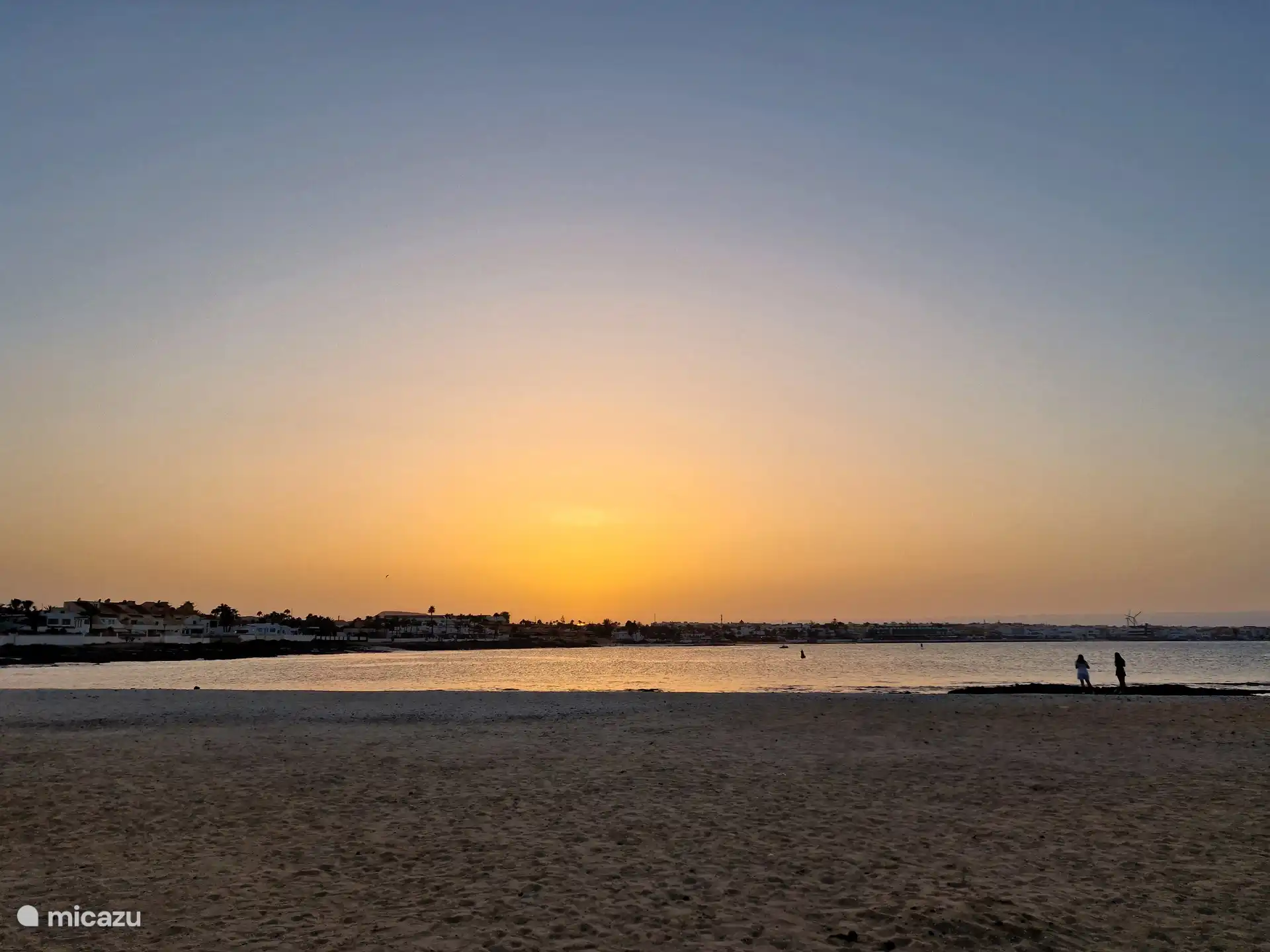 Sonnenuntergangsstrand ´Los Versitos ¨ in 50 m Entfernung. ´La Maja ¨