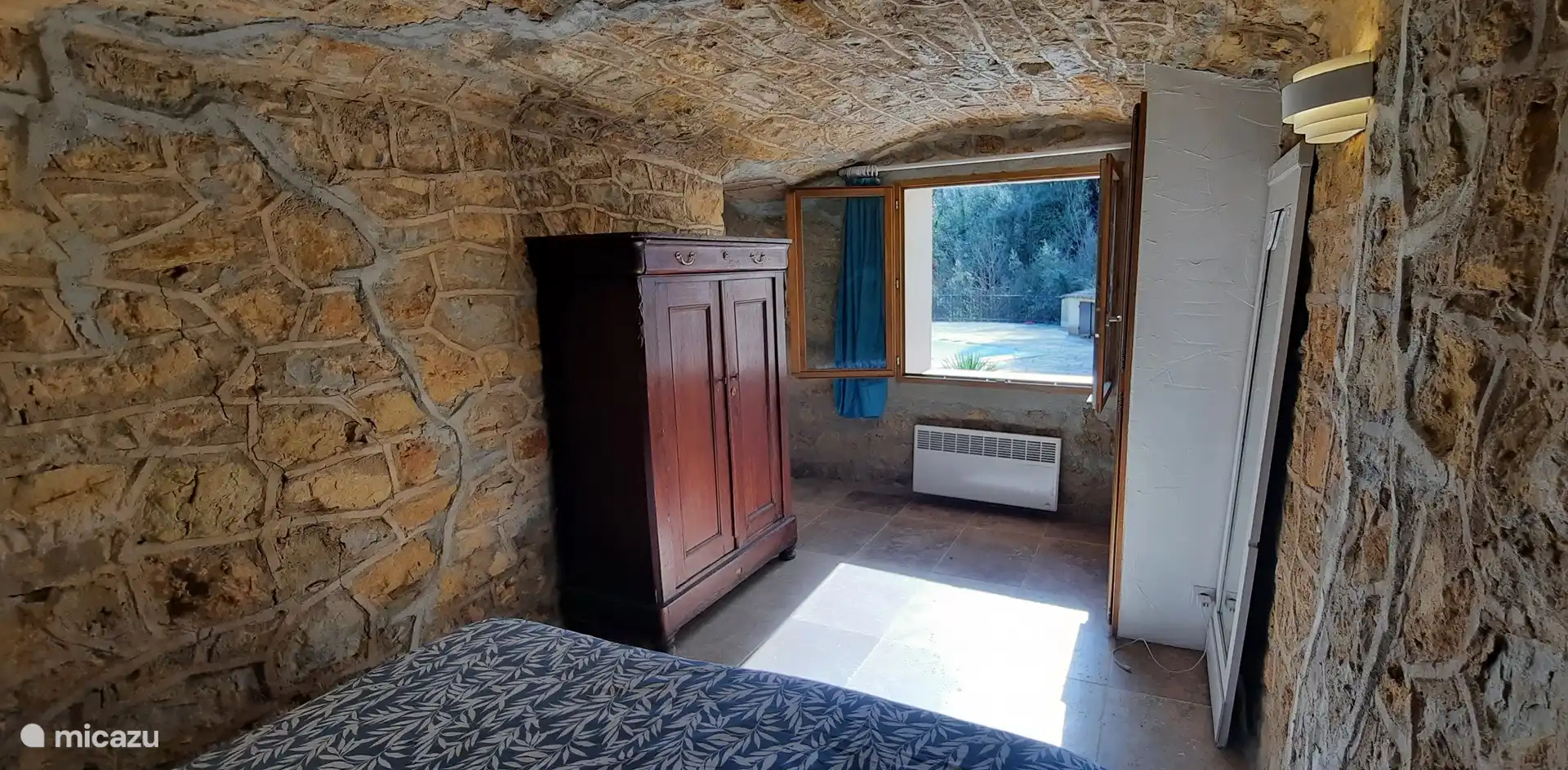 dormitorio 2 junto a la piscina 