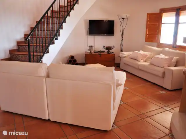 vakantiehuis huren in Spanje, Andalusië, Cómpeta – Casa Los Almendros salon met tv