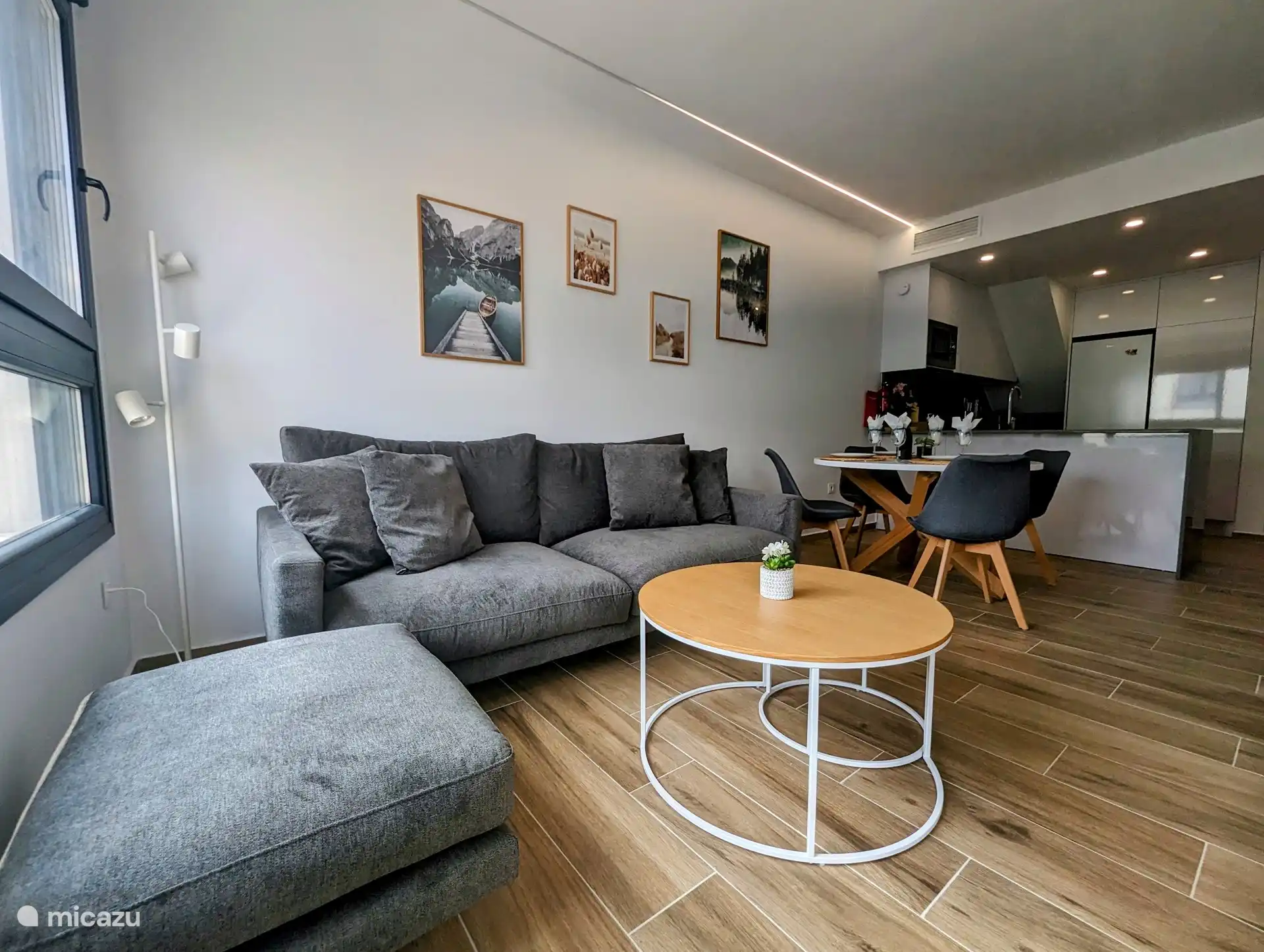 overzicht van de zithoek in de woonkamer