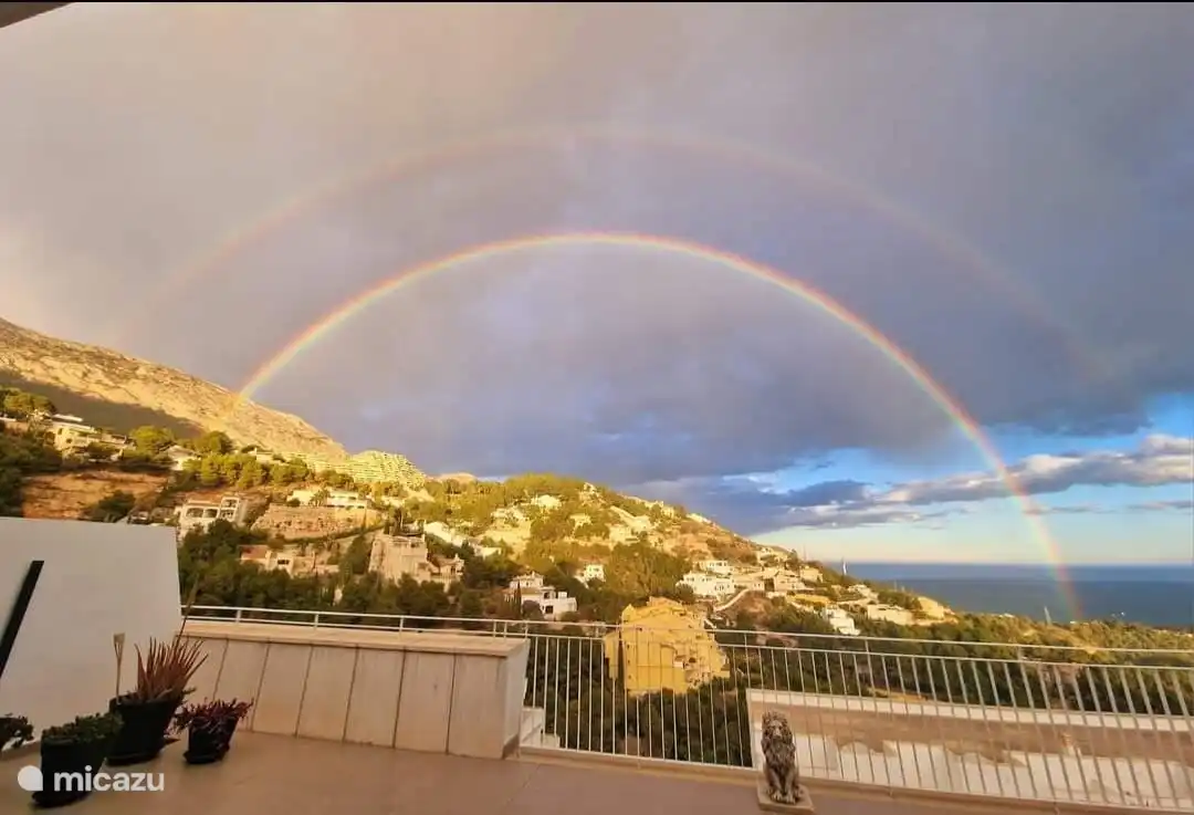 Terrasse face à la mer Méditerranée