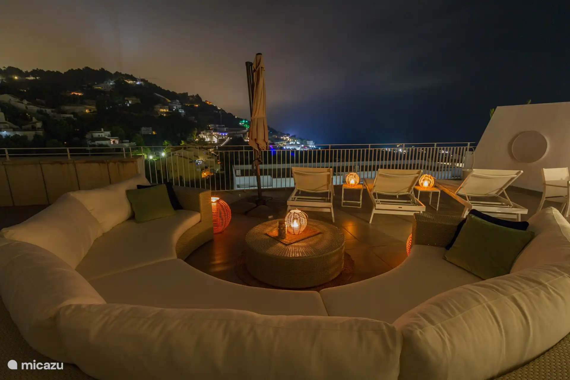 Terrasse face à la mer Méditerranée