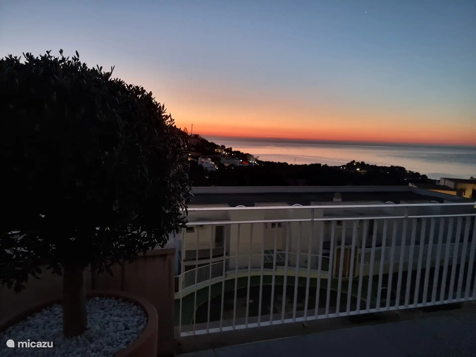 Terrasse face à la mer Méditerranée