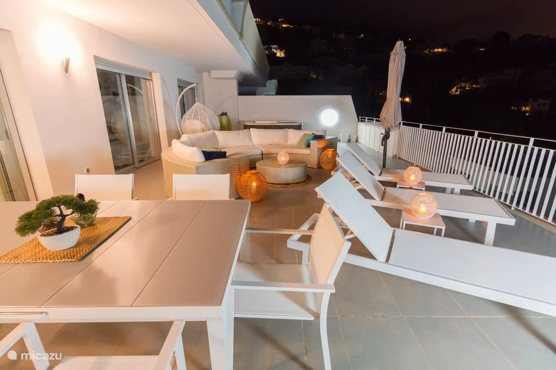 Terrasse face à la mer Méditerranée