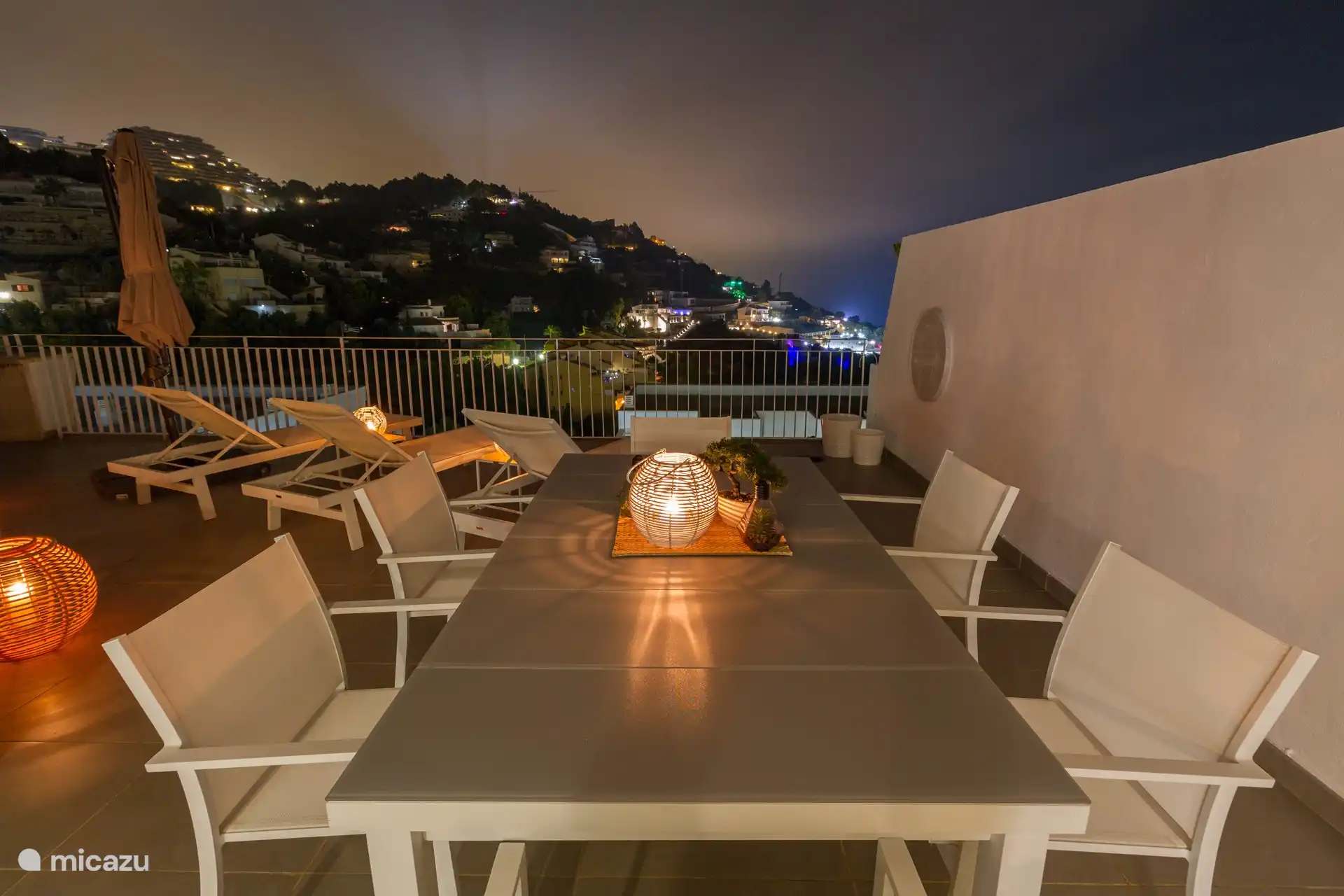 Terrasse face à la mer Méditerranée