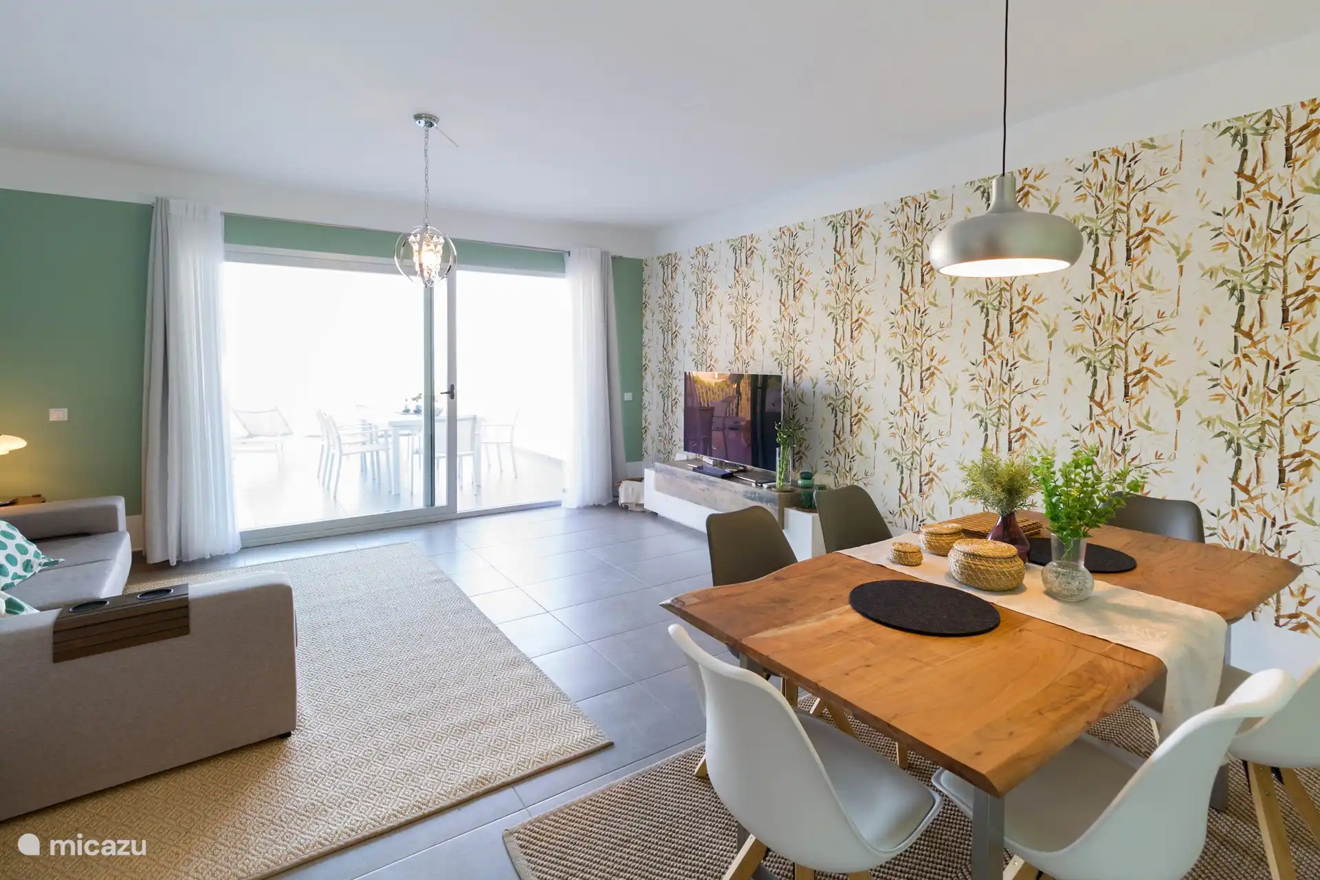 Salon face à la mer Méditerranée