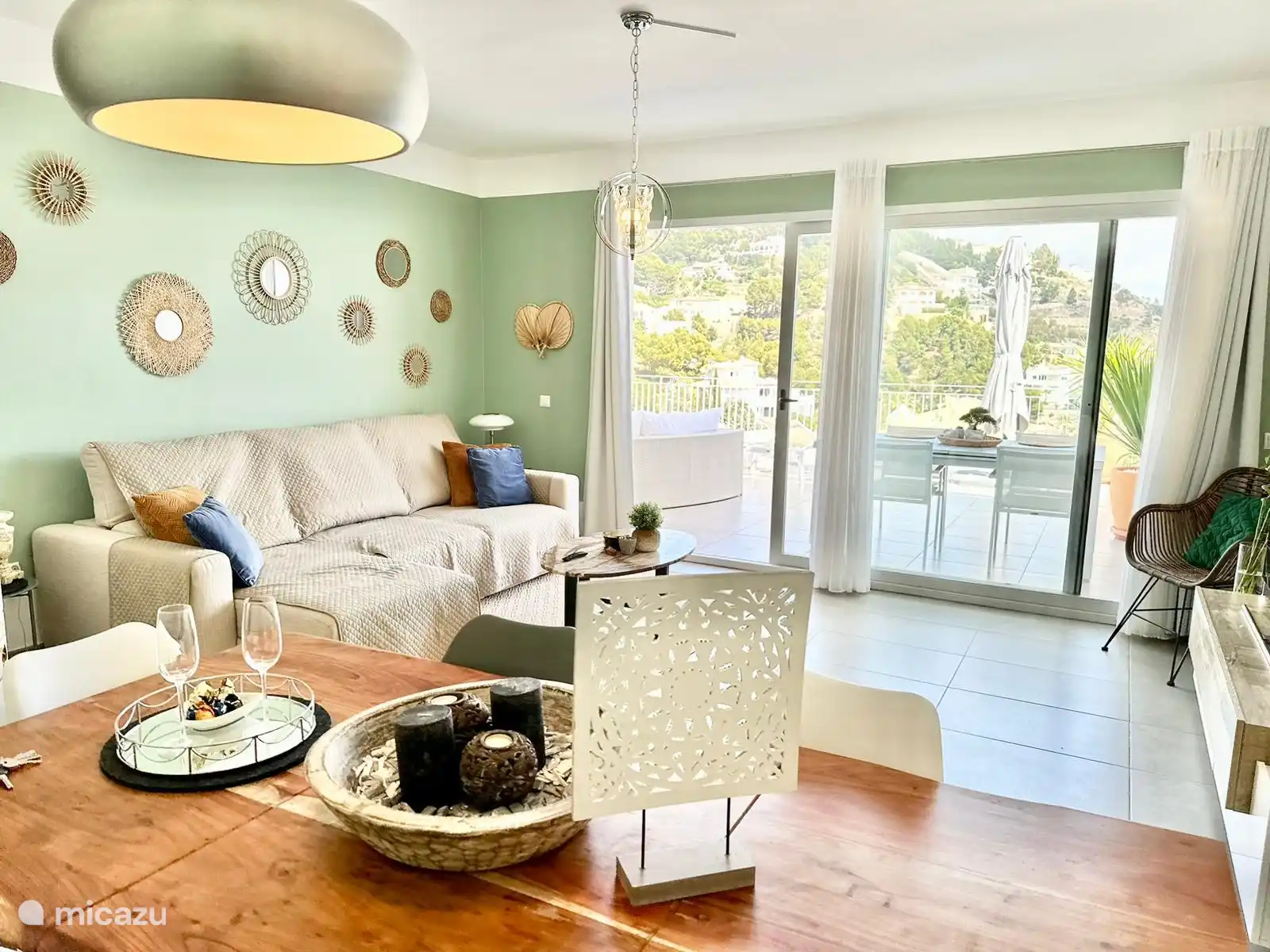 Salon face à la mer Méditerranée