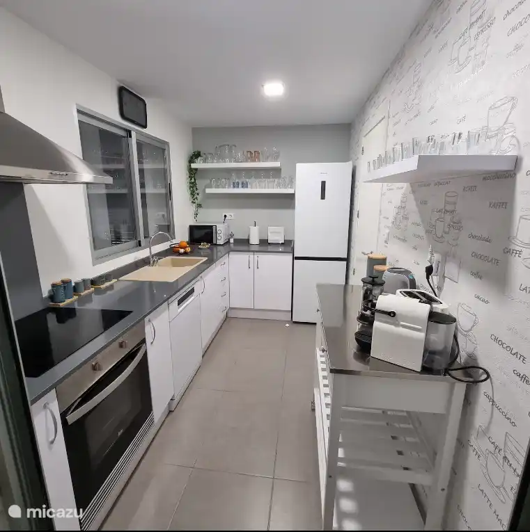 Cuisine avec tous les équipements