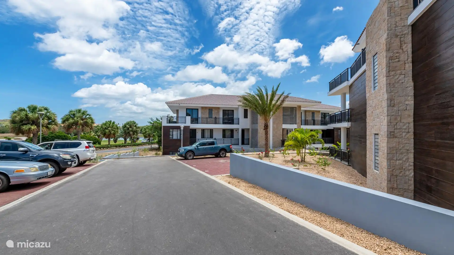 Sie können vor der Tür parken.