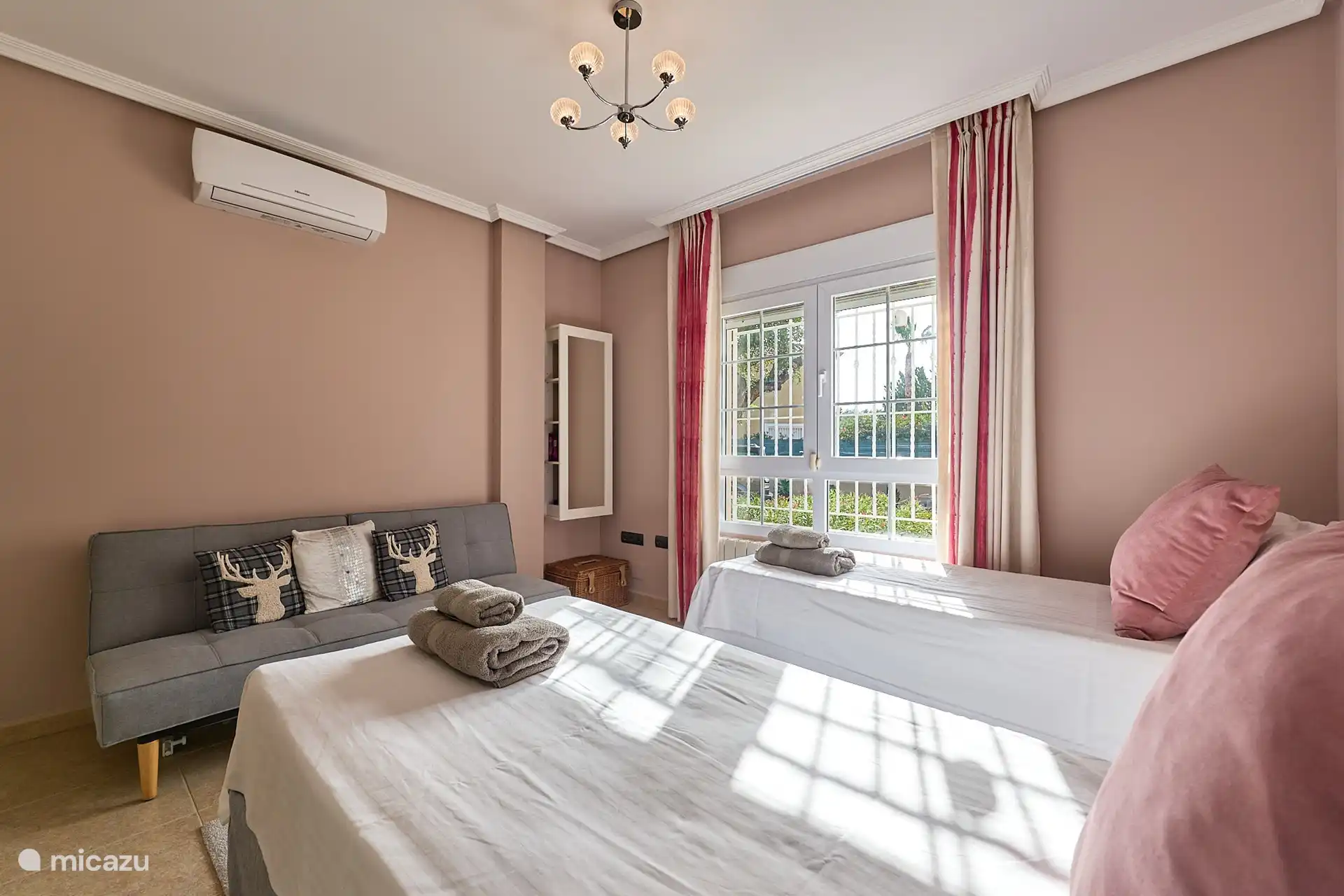 Großes Zweibettzimmer mit Schlafsofa Schlafzimmer 4