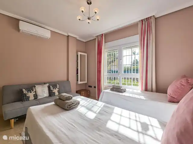 Villa de luxe totalement privée de 5 chambres | Espagne, Costa Blanca, Alicante - villa Grande Chambre Twin avec Canapé-Lit Chambre 4