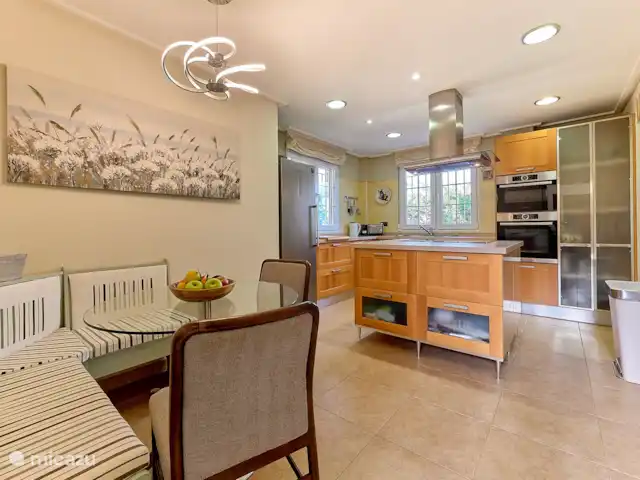 Villa de luxe totalement privée de 5 chambres | Espagne, Costa Blanca, Alicante - villa Cuisine spacieuse avec tous les appareils modernes