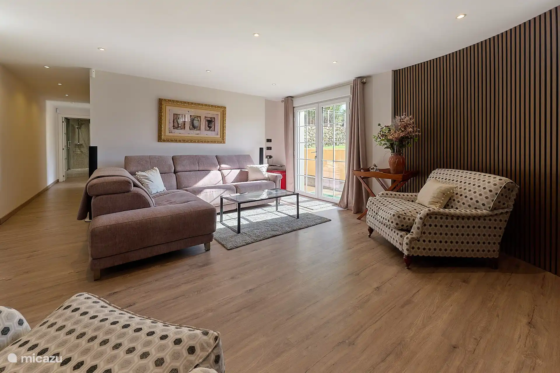 Türen des Kinoraums zur unteren Terrasse