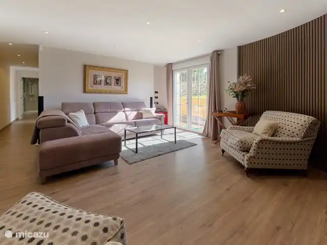 Villa de luxe totalement privée de 5 chambres | Espagne, Costa Blanca, Alicante - villa Portes de la salle de cinéma donnant sur la terrasse inférieure