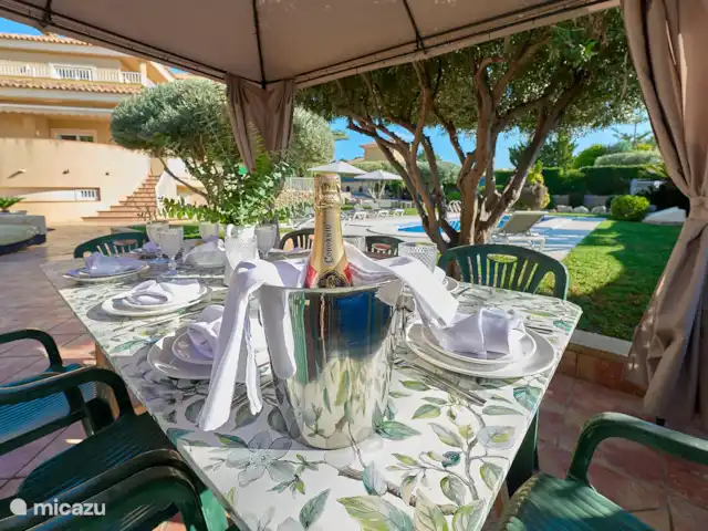 Villa de luxe totalement privée de 5 chambres | Espagne, Costa Blanca, Alicante - villa Terrasse inférieure : salle à manger et espace barbecue