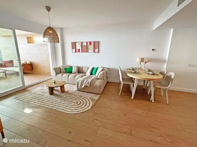 Maravilla Jacaranda Beach View huren in Spanje, Costa del Sol, Torrox-Costa - appartement Woonkamer met doorloop naar het balkon voor een heerlijk binnen- en buitenleven