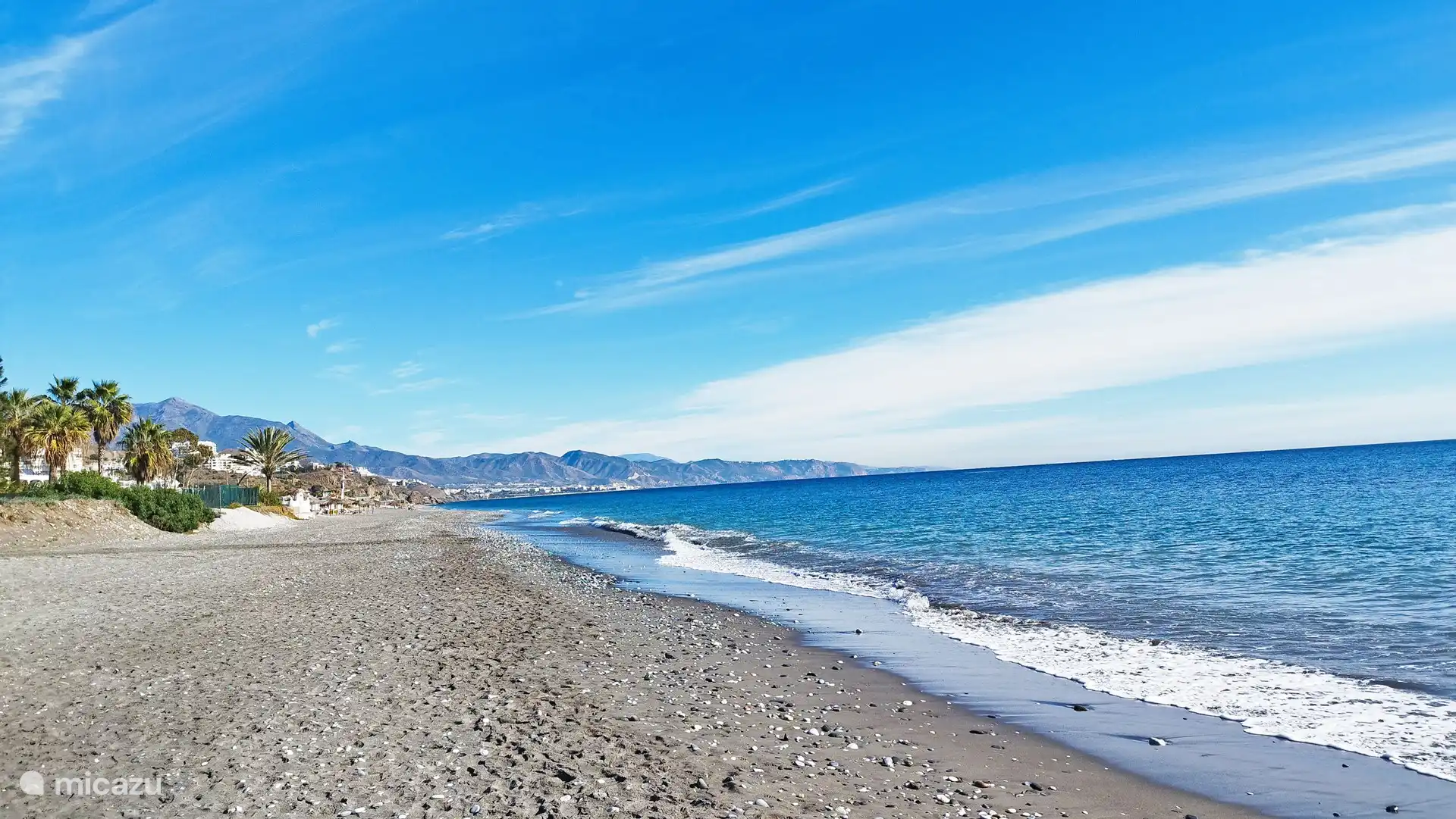 Het strand op 8 minuten lopen vanaf het appartement. Voorzien van een aantal restaurantjes en barretjes