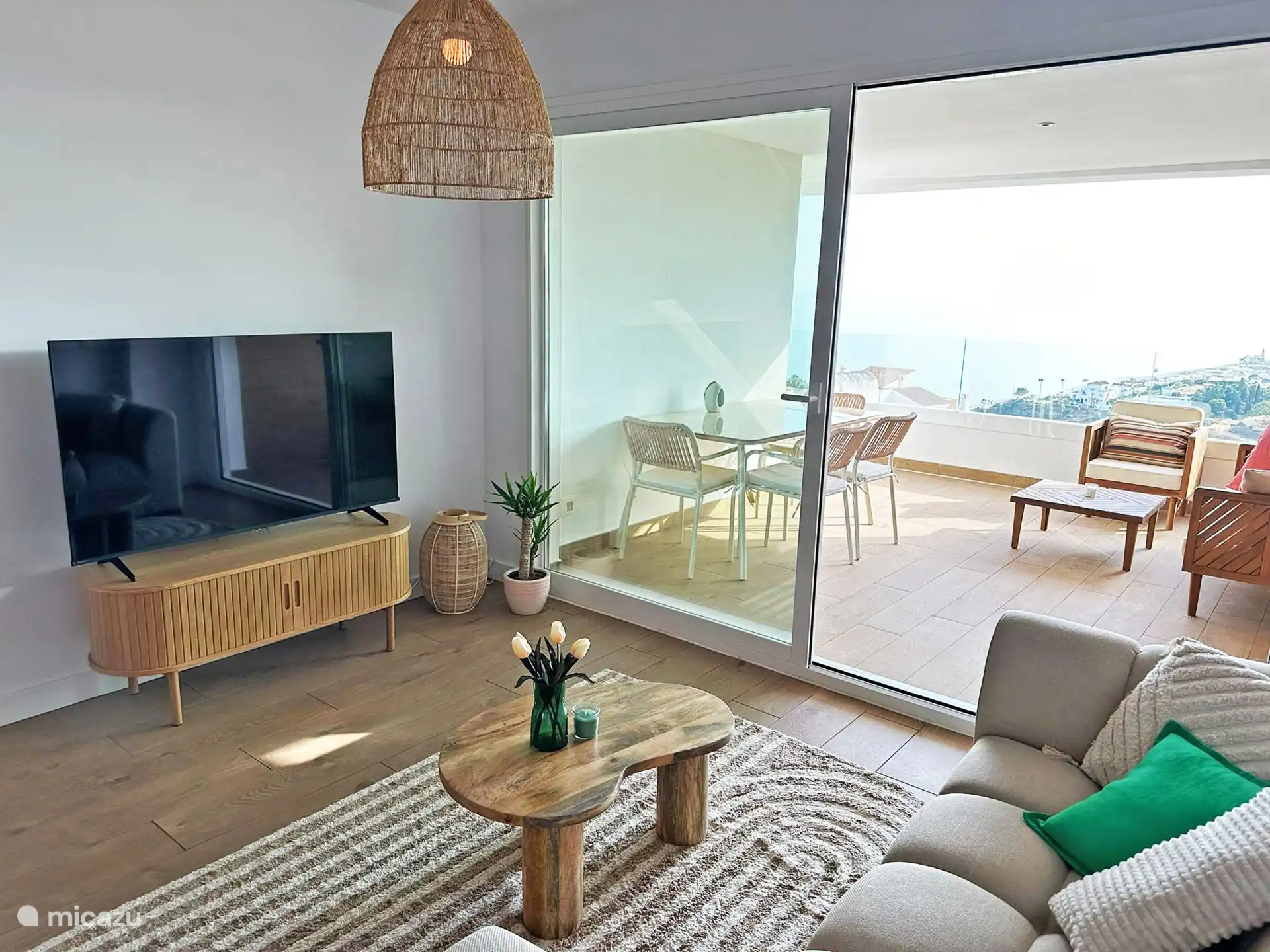 Royale woonkamer met uitzicht over Torrox Costa