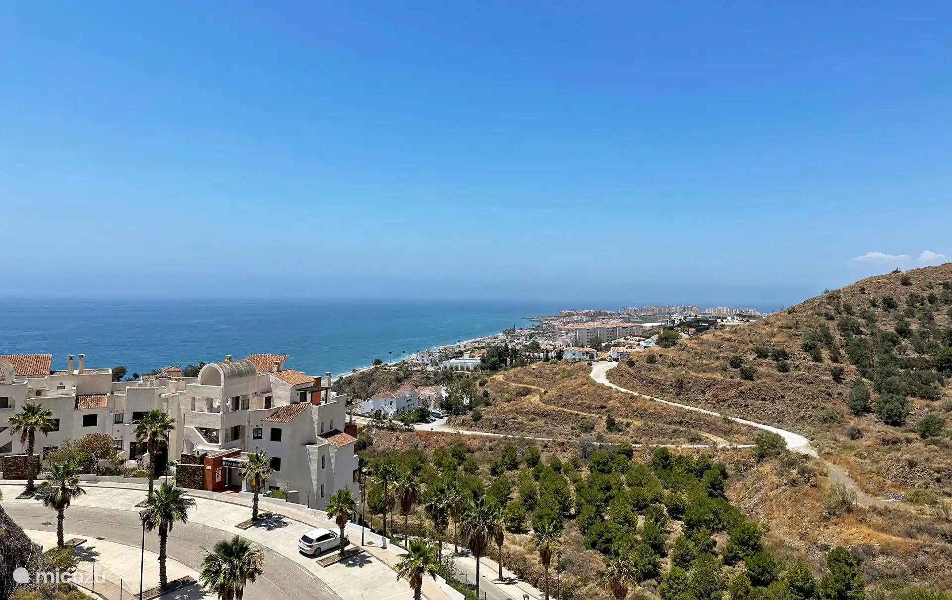 Uitzicht vanaf het balkon over Torrox Costa, de zee en het strand