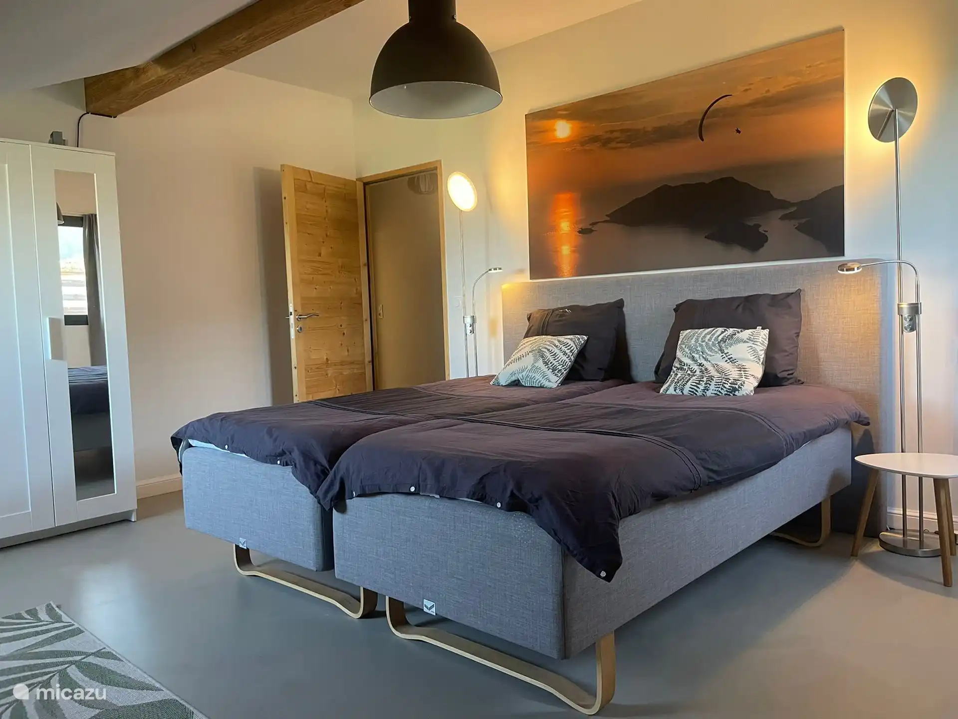 Dormitorio con camas de muelle