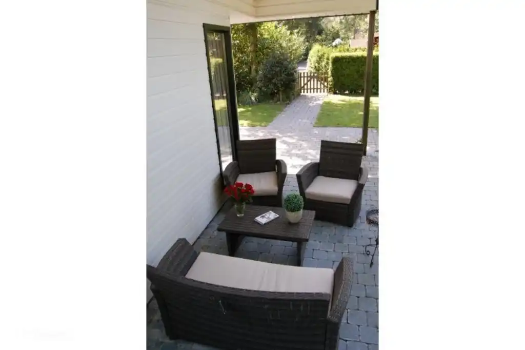 You have several places to sit outside in the evenings. 