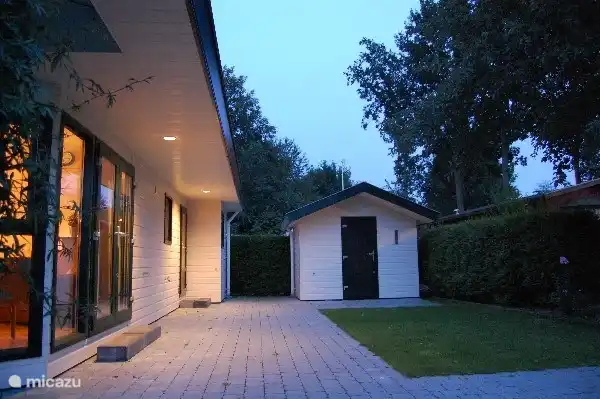 There is beautiful outdoor lighting so that you can also sit outside in the evenings 