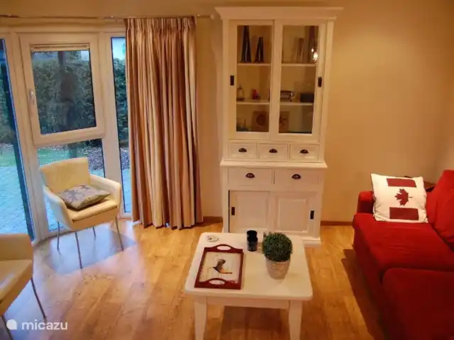 chalet huren in Nederland, Flevoland, Biddinghuizen – Chalet veluwemeer kids een gezellige woonkamer alle gordijnen kunnen dicht
