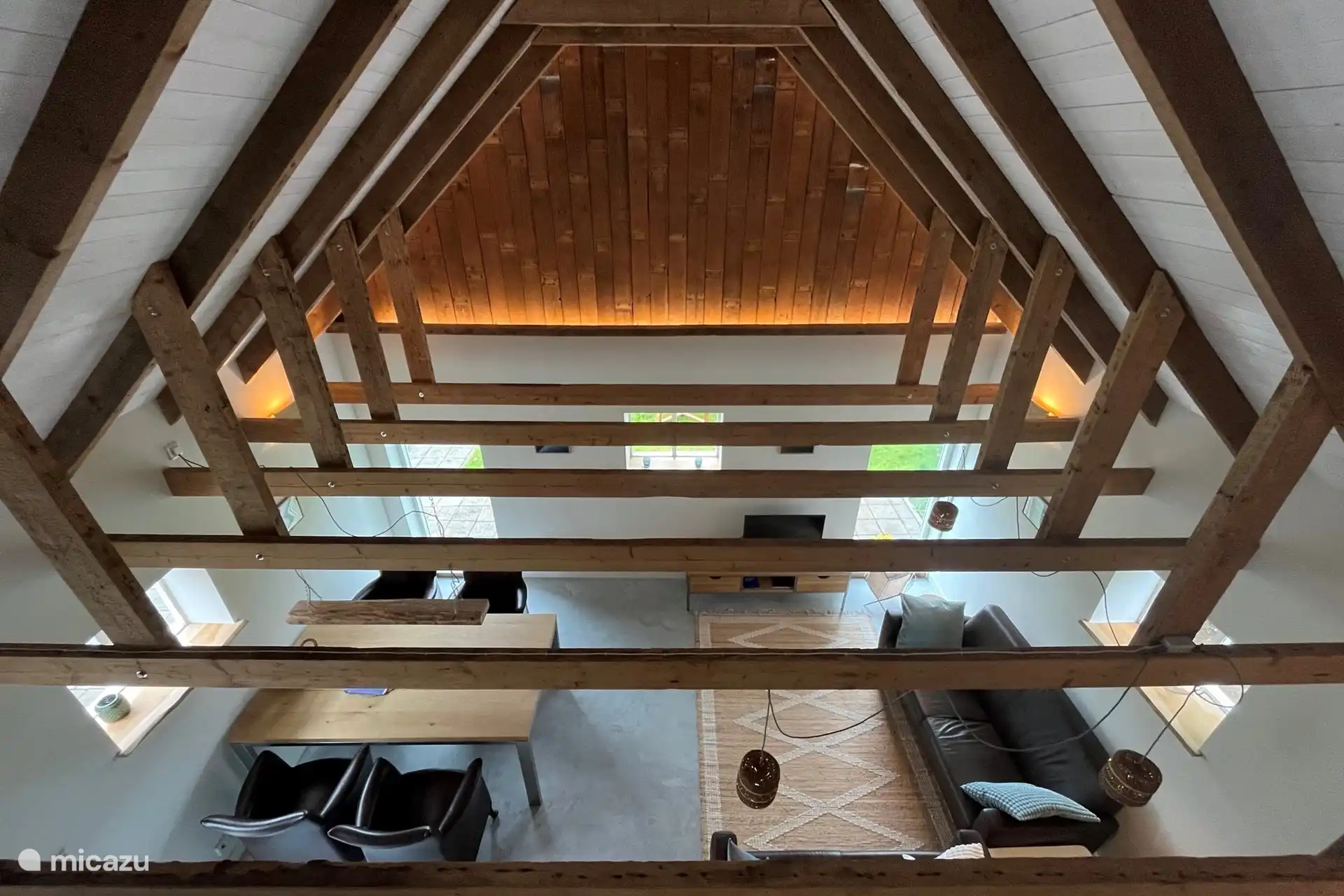 Blick vom Zwischengeschoss nach unten