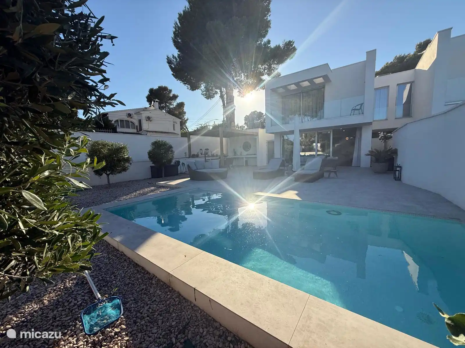 Zonsondergang bij villa Milano