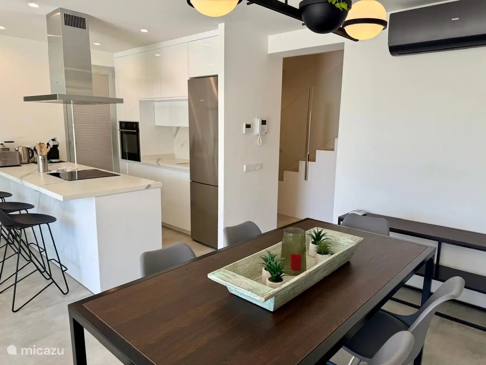 The kitchen is equipped with a dishwasher, fridge with freezer drawers, Dolce gusto machine, oven, kettle, toaster and an orange press