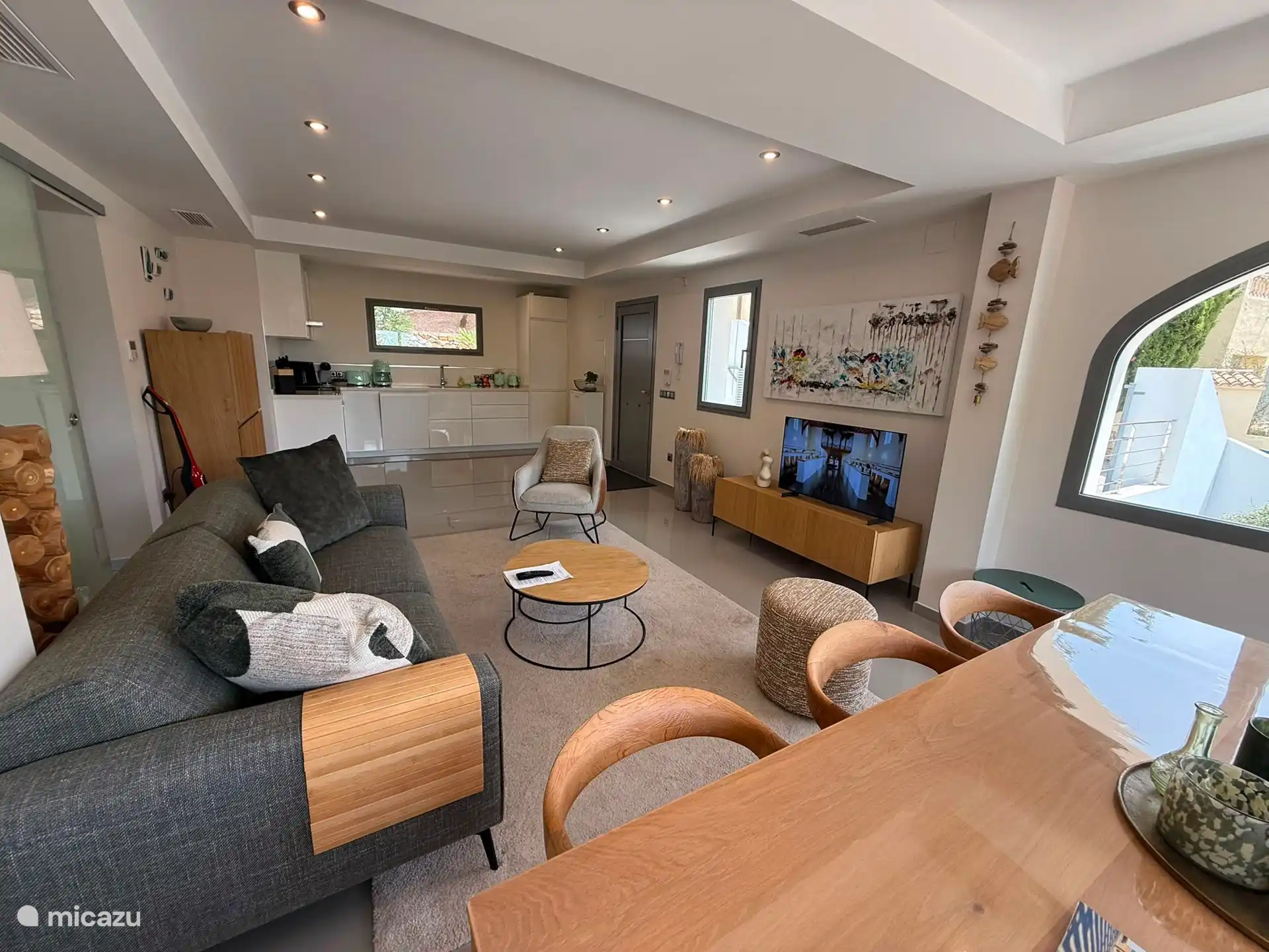 Wohnzimmer-Esszimmer mit Küche