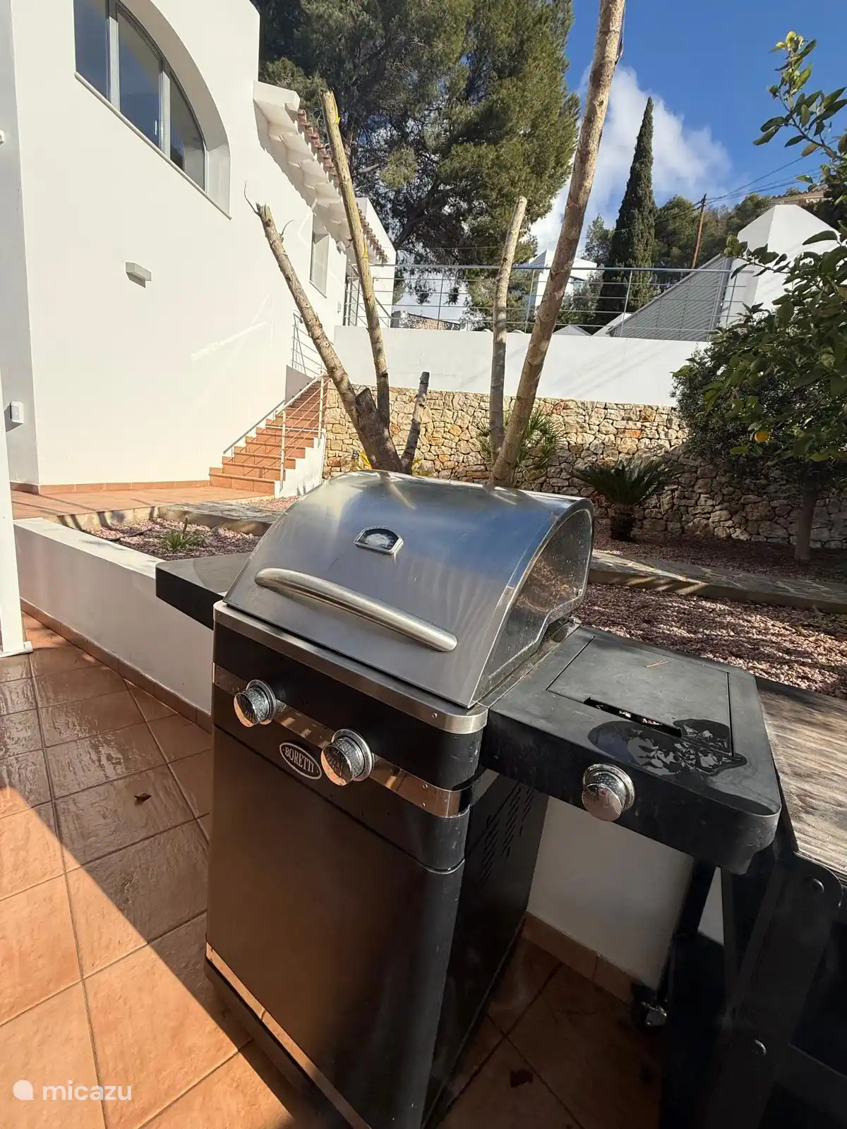 You can enjoy a barbecue on a Boretti gas barbecue