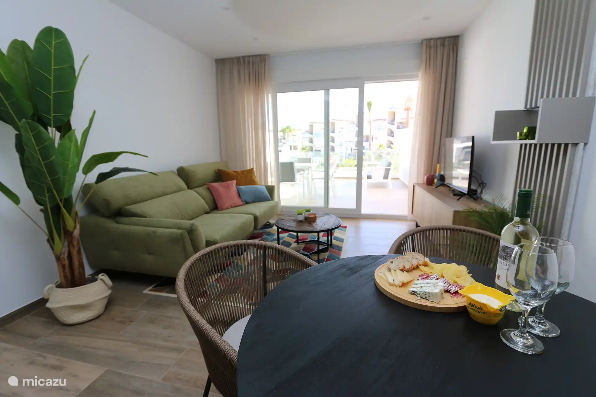 Wohnzimmer + Essbereich