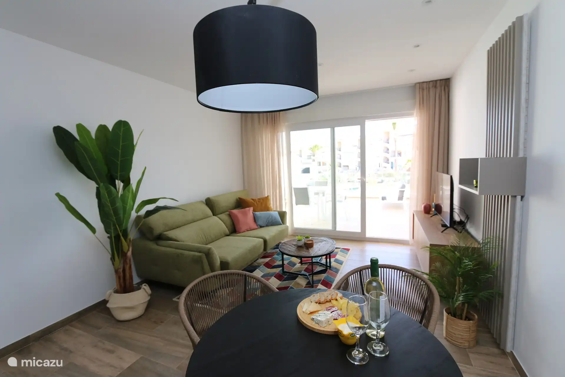 Wohnzimmer + Essbereich