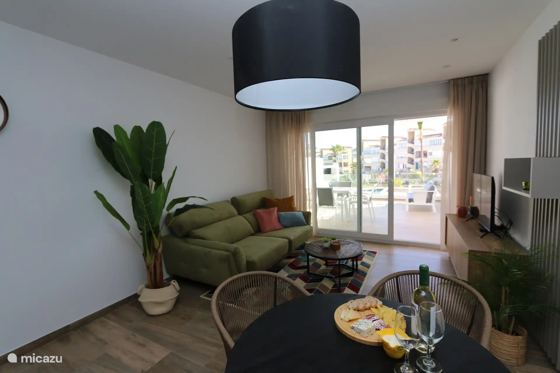 Wohnzimmer + Essbereich