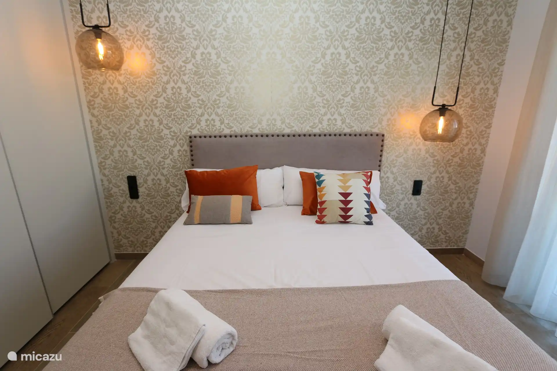 Schlafzimmer mit Doppelbett