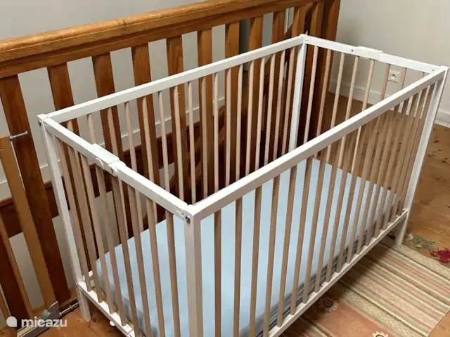 Location de Vacances France, Deux-Sèvres, Mairé-Levescault, gîte / cottage - Bienvenue Chez Nous Le lit bébé est standard et peut être placé dans 1 des chambres à votre discrétion