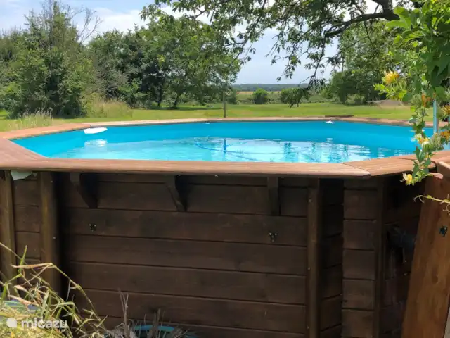 Location de Vacances France, Deux-Sèvres, Mairé-Levescault, gîte / cottage - Bienvenue Chez Nous  Piscine (non chauffée) pour le refroidissement nécessaire par temps chaud