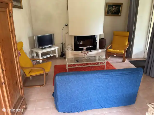 Location de Vacances France, Deux-Sèvres, Mairé-Levescault, gîte / cottage - Bienvenue Chez Nous Salon avec TV (chaînes gratuites)