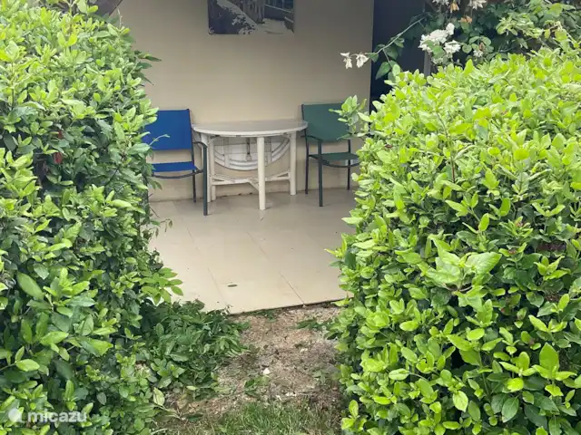Location de Vacances France, Deux-Sèvres, Mairé-Levescault, gîte / cottage - Bienvenue Chez Nous Sous la véranda, vous pourrez vous détendre pendant la journée et le soir