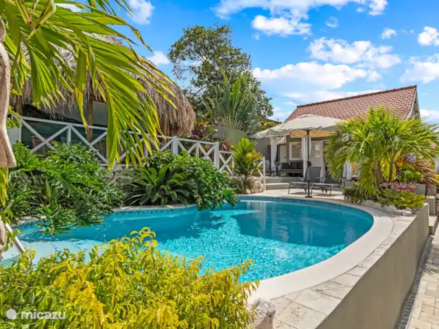 Maison de campagne Kranshi, centre Willemstad | Curaçao, Curaçao-Centre, Willemstad - manoir / château Détente au bord de la piscine sous le soleil de Curaçao