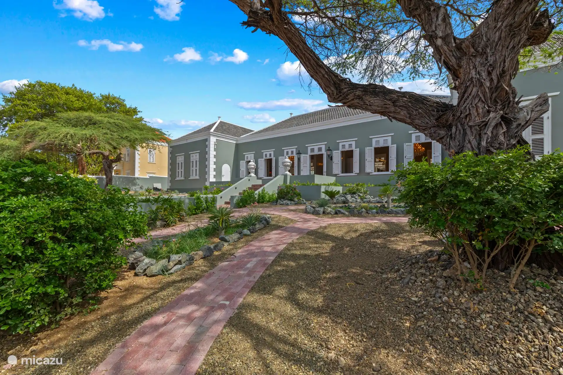 Eingang zum Landhaus Kranshi