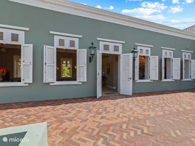 Maison de campagne Kranshi, centre Willemstad | Curaçao, Curaçao-Centre, Willemstad - manoir / château Entrée de la maison de campagne Kranshi