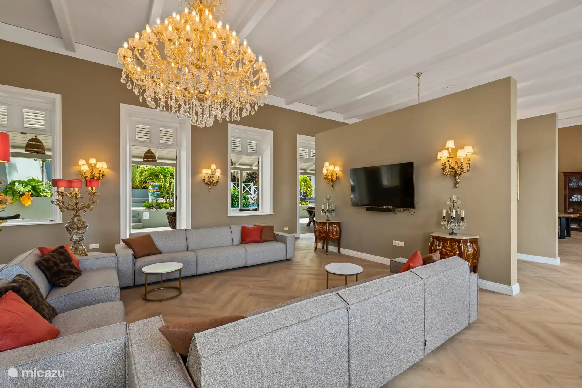 Luxuriöses, geräumiges Wohnzimmer